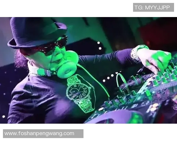 82年生足球明星的传奇人生与辉煌成就探秘